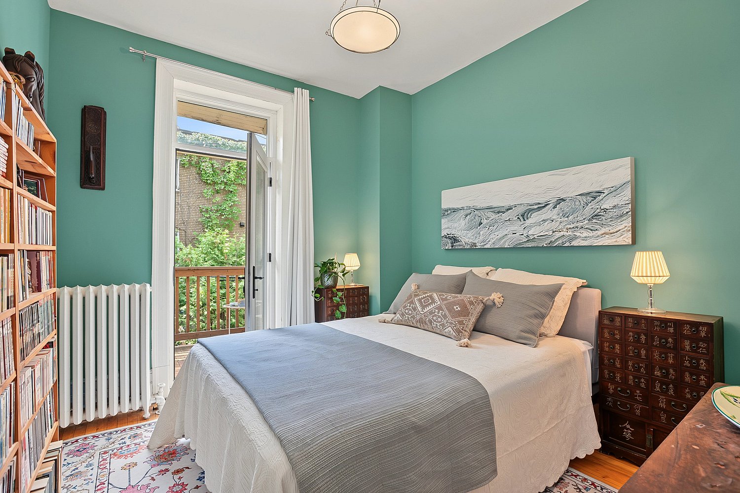 Chambre avec balcon, photo HDR - photographe immobilier Montréal