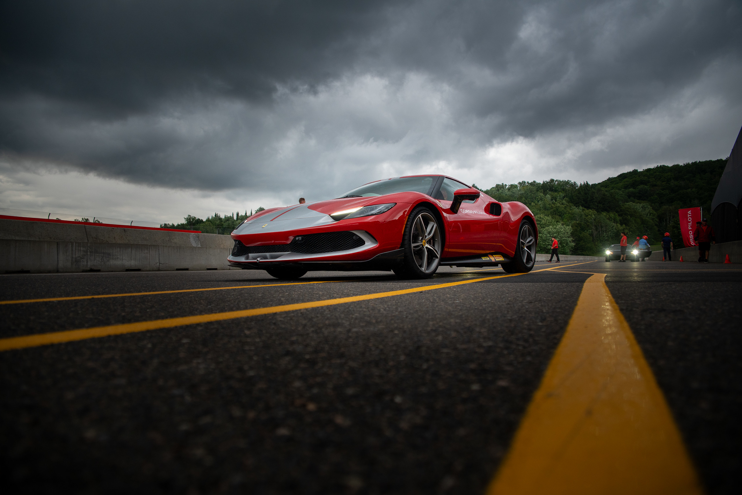 Ferrari sur circuit, photographie automobile
